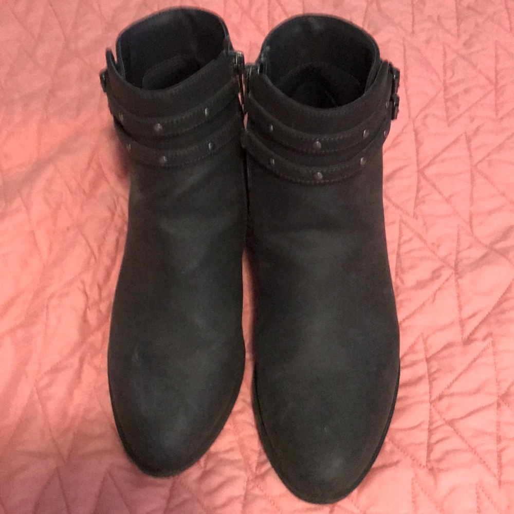 Chaps women’s ankle boots.
